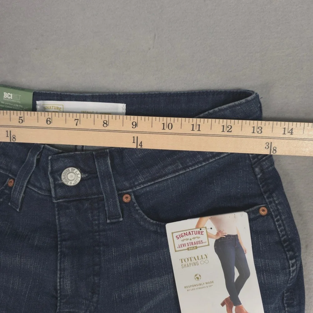 Signature Levi Strauss Mid Rise Skinny Jeans - Shaping Dark Wash - 4M W27 L30‎